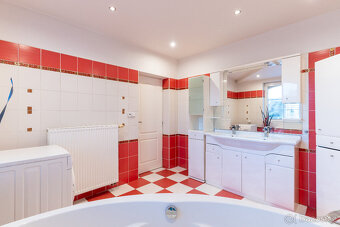 Prodej rodinného domu 200 m², pozemek 586 m² - 1111 - 14