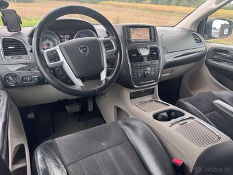 Lancia Voyager 3,6 Platinum LPG 2x DVD ČR 2013 TOP AUTO - 14