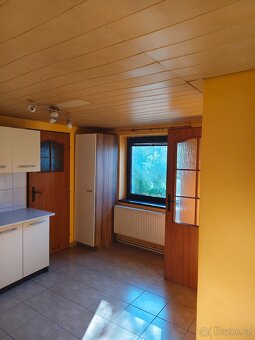 Rodinný domek v obci Horní Němčí - 14