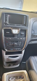 Prodám Chrysler Town Country - 14