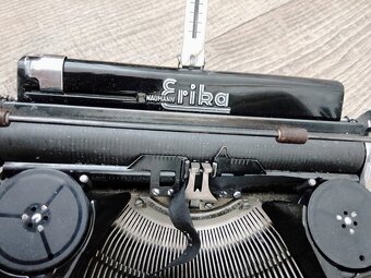STAROŽITNÝ KUFŘÍKOVÝ PSACÍ STROJ ERIKA 6 A.-G. Vorm. Seidel - 14