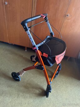 Zdravotnická polohovací postel, vozík, chodítko - 14