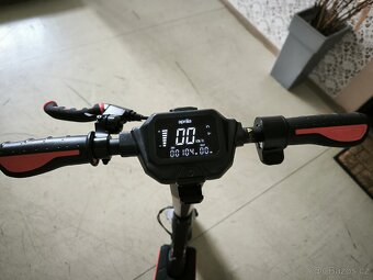 Elektrická koloběžka APRILIA eSR1 - 14