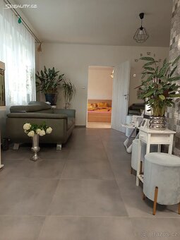 Rodinný dům s velkou 6340 m2 oplocenou zahradou - 14