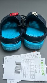 CROCS 10400 Electro 41T Navy-Electric Blue detské papuče - 14