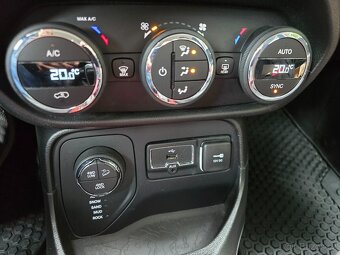 2017 Jeep Renegade Trailhawk 4x4, odpočet DPH - 14