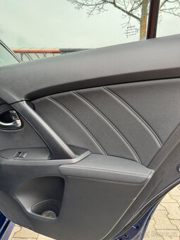 Avensis - 14