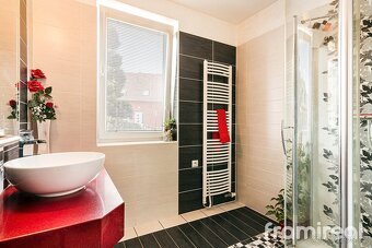 Prodej rodinného domu 5+kk se zahradou a terasou, Blučina – - 14