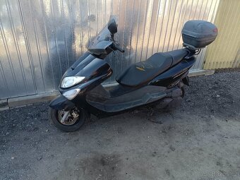Yamaha x max 125 011,09,majesty 125,Jonway js 125 - 14