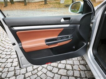 Volkswagen Golf VI combi 2.0 (103 kw) Kůže Highline Panorama - 14