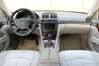 Mercedes-Benz E 240i V6 / Classic / 130 kW / Automat / Tažné - 14