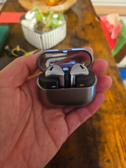 Sluchátka Samsung Galaxy Buds3 - 14