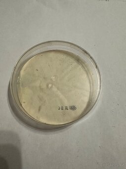 Různé plechové či bakelitové krabičky - 14