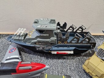 Vojenska vozidla, auta,  vrtulnik 20 ks - 14