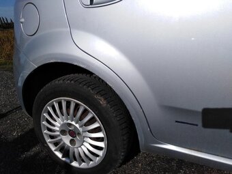FIAT GRANDE PUNTO 1,4-8V BENZIN 57 KW JEN ZA  39000 KČ - 14
