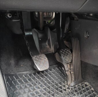 Prodám WV Jetta 1.6 benzín 85Kw - 14