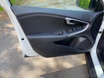 Volvo V40 Cross Country 2,0 D 88kW - 14