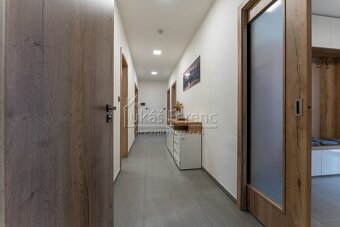 Prodej, rodinný dům, dispozice 4+kk/Garáž, terasa, bazén, po - 14
