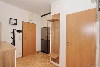 Pronájem bytu 2+kk s balkonem a parkovacím stáním Praha 9 Vy - 14