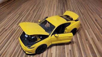 Modely aut 1:18 - 14