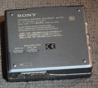 Minidisc Sony MZ-R91, manual, AA adapter, manual, MD disky - 14