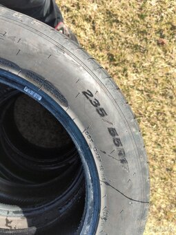 Pneu Mercedes Benz V 235/55R 17 - 14