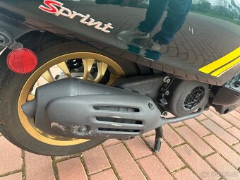 Vespa Sprint 150 Racing Sixties 2021 - 14