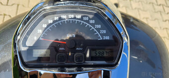 Suzuki Intruder M 1800 R - 14
