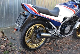Honda VF 750F – RC15 - 14