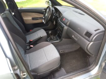 Prodám Škoda Octavia 1.6 benzín r.v.2002 - 14