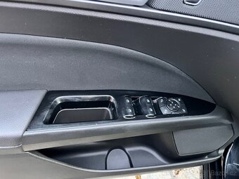 Ford Mondeo benzin 118kw 9/2017 103tis km - 14