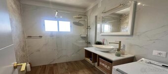 Stylový duplex se 2 ložnicemi a výhledem na oceán na prodej - 14