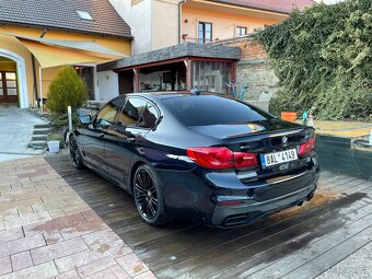 BMW M550i xDrive - 14