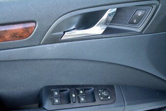 Škoda Superb Combi -125 kw Elegance 4X4 /AJ NA SPLÁTKY/ - 14
