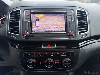 VW SHARAN 2.0 TDi DSG 4x4 LED KAMERA PANORAMA WEBASTO TAŽNÉ - 14