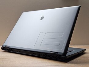 ALIENWARE M16 R2_240HZ 2K_U9-185H_32GB_1TB_RTX 4070 8GB - 14