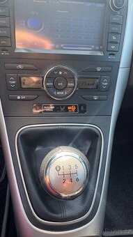 Toyota Auris - 14