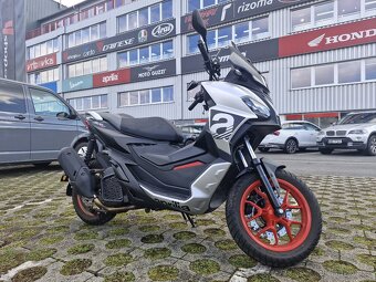 Aprilia SR GT 200 - 14