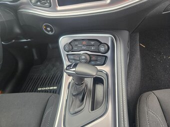 Dodge Challenger SXT 3.6L 24 V kupé Originál 3180 km - 14