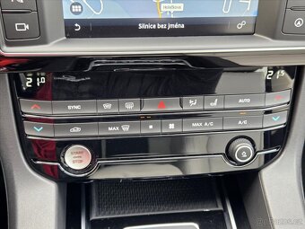 Jaguar F-Pace 3,0 D 221kW Prestige AWD ČR V6 AWD Prestige Ad - 14