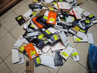 1000 kusů obalů na telefony a ochranných skel - 14