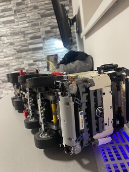 Lego TECHNIC 42043 Mercedes-Benz Arocs 3245 - 14