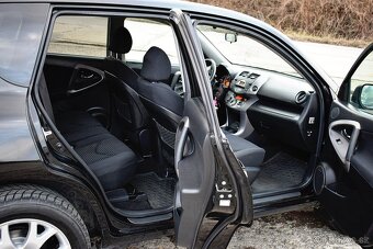 Toyota RAV4 2.2D 4x4 Top stav - 14