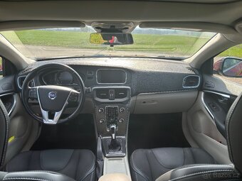 Volvo V40 D4 2.0L 140kW momentum - 14