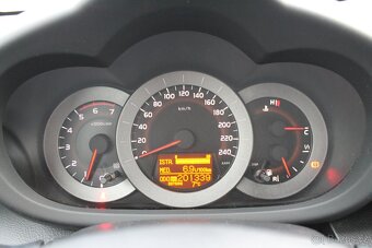 Toyota Rav4 2.2D-4D 100kW + 4X4 + BEZ KOROZE + TAŽNÉ - 14