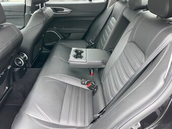 Alfa Romeo Giulia,  2,0 Q4 Veloce TOPstav, s.kniha - 14