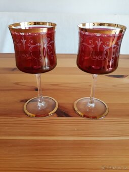 Skleněné mísy, vázy, tácy, cukřenka, konvička, popelníky, - 14