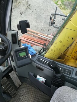 Prodám kolový bagr New Holland MH 5.6, 20,5 t, r.v. 2009, 8. - 14