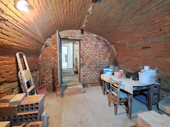 Prodej samostatně stojícího RD 3+1 + vinný sklep POLEŠOVICE - 14