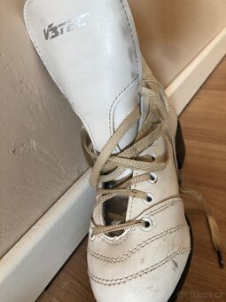 klasicke bile brusle divci 34 Jessica - 14